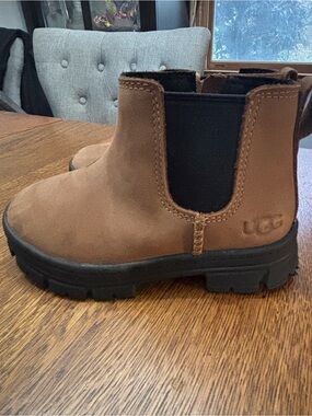 UGG Kids Chestnut Brown Chelsea Lug Boot NW/O Tags